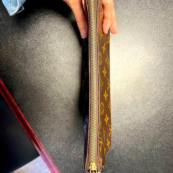 Louis Vuitton Accessories Pouch - Picture 9 of 16